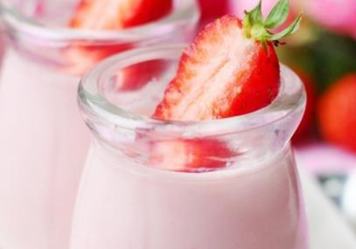 草莓味酸奶饮品中有草莓吗？揭秘食品添加剂