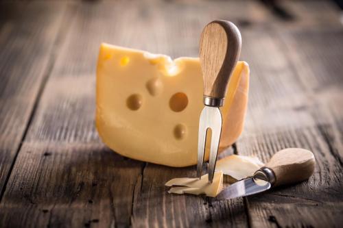 奶酪“长毛”也安全 新标准拟取消酵母、霉菌限量指标(图1)