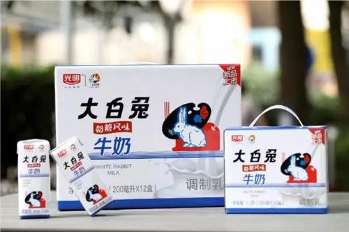 冠生园联合光明乳业推大白兔奶糖风味牛奶