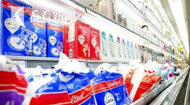 加拿大奶价再次上涨 奶农却被迫狂倒3万升牛奶