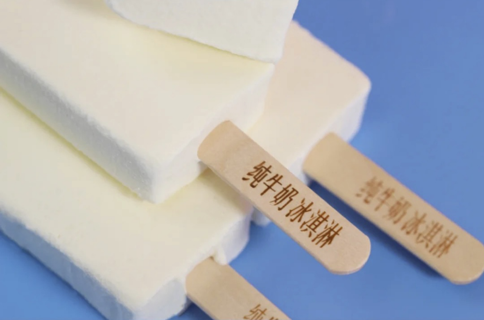 天冰秉承自然营养理念，打造冠军小白纯牛奶冰淇淋