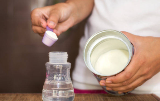 配方奶粉与母乳喂养的比较（母乳喂养和奶粉喂养的区别）