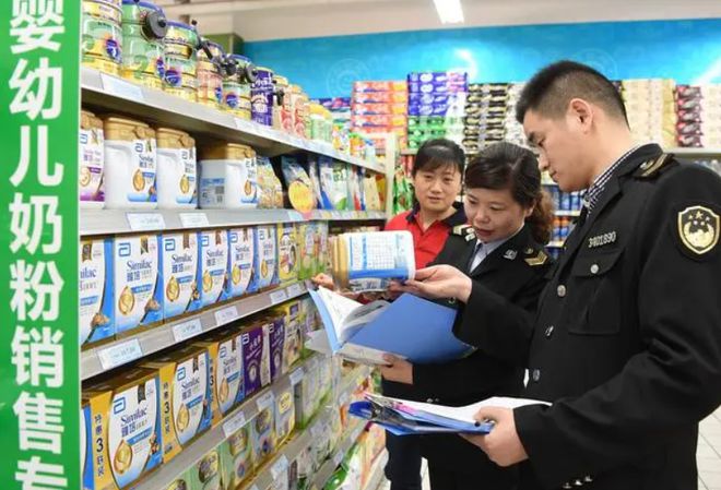婴幼儿配方奶粉新国标实施 “最严”国标更益于中国宝宝