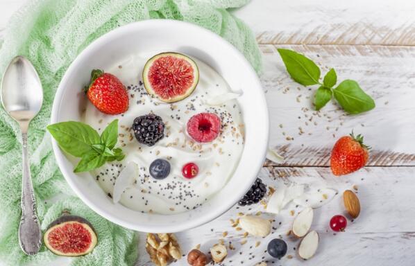 大果粒、轻养生、植物基……新消费时代下的酸奶变革史