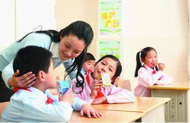 江苏兴化多次发现“问题奶”流入校园，教育局终止供应学生奶