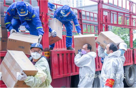 蒙牛为武汉困难居民捐赠4000箱牛奶(图1)