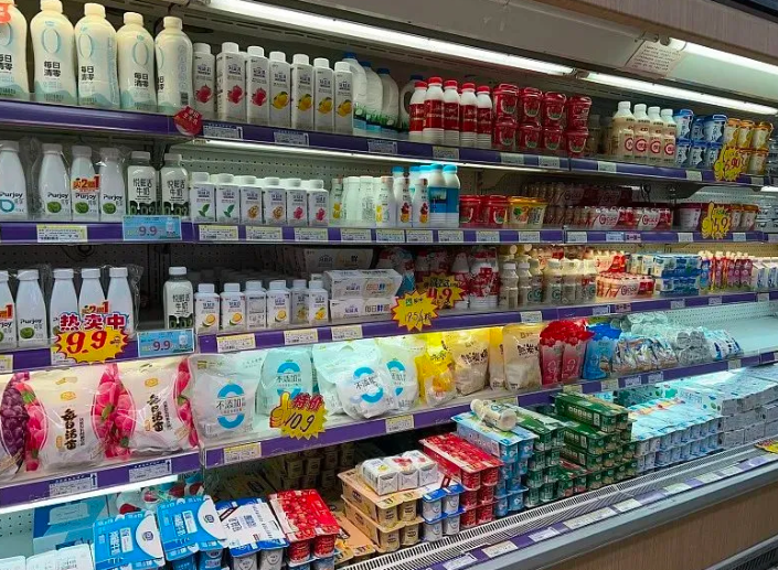原奶收购价持续走低，为何超市里的酸奶价格依然坚挺？
