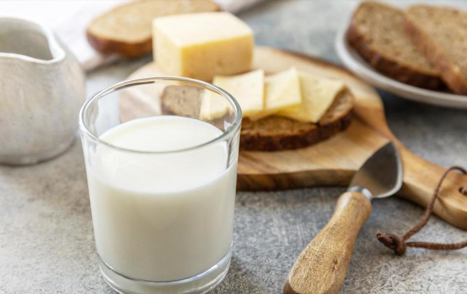 血糖高的人，能不能每天喝牛奶？全脂牛奶和低脂牛奶，喝哪种好？(图4)