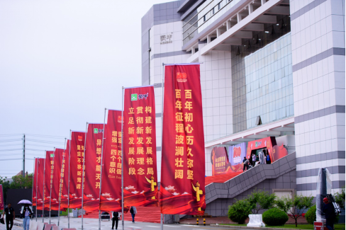 永远跟党走 共创新蒙牛| 党建引领坚固“红色堡垒” 蒙牛推动中国乳业做强做优做大(图5) 永远跟党走 共创新蒙牛| 党建引领坚固“红色堡垒” 蒙牛推动中国乳业做强做优做大(图5)